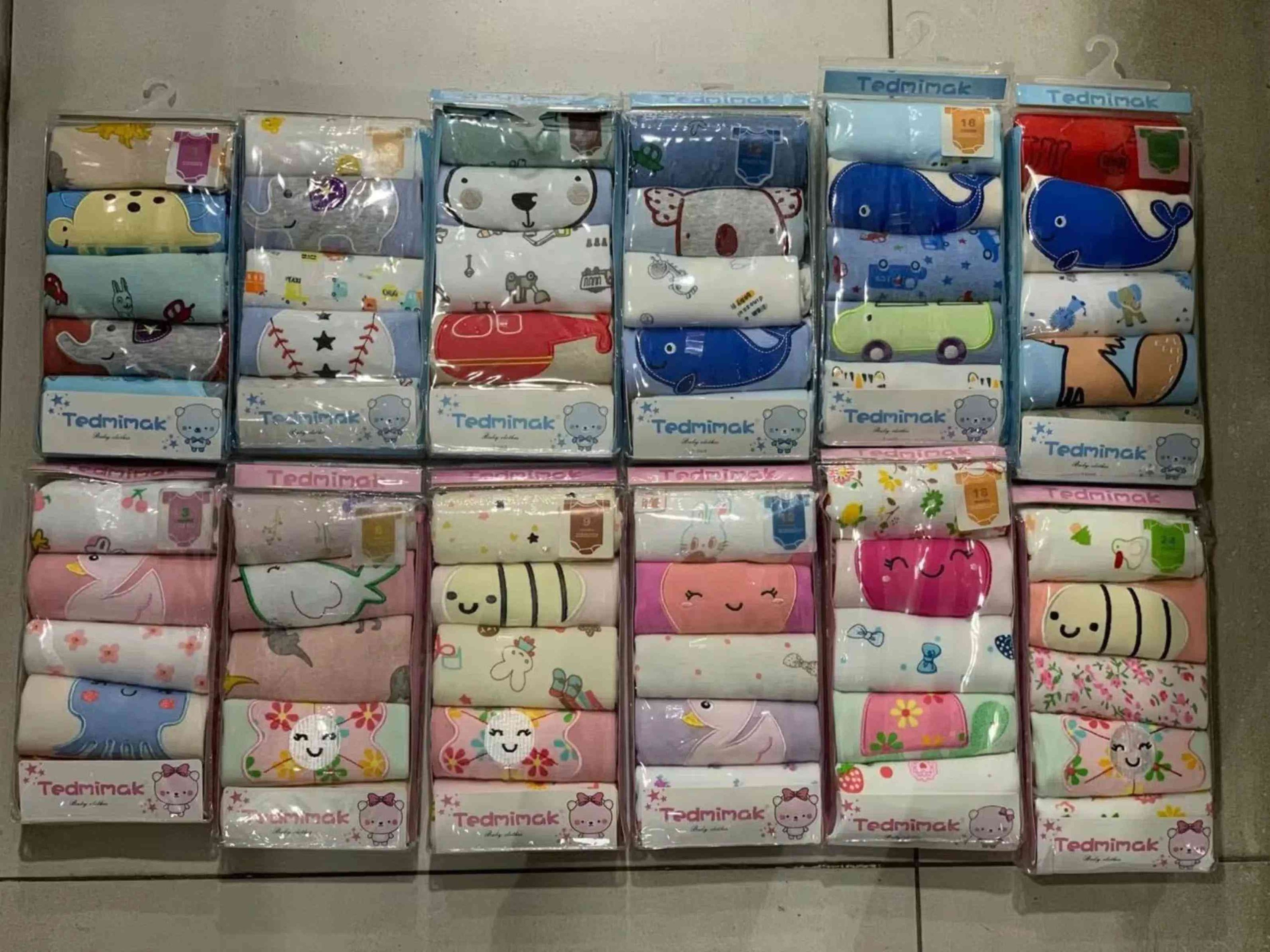 🧸✨ أوفرات البيبي وصلت… والنعومة تحچي وحدها! ✨🧸 من أول لحظة لبيبيكم، خلي اللبس يكون ناعم، مريح وحلو بنفس الوقت 😍💕 👶 الأوفرات متوفرة بقياسات: من 0 شهر إلى 24 شهر 🍼 🌸 موديلات حلوة ومناسبة للبيبيات 🌸 أقمشة ناعمة ومريحة على بشرة الطفل 🌸 ألوان ونقشات متنوعة 🌸 عملية للّبس اليومي والخروج 🌸 مناسبة كهدية للبيبي الجديد 🎁 💖 إذا تدورون على لبس بيبي مرتب وناعم ويخبل بالصور… لا تفوتكم هالأوفرات! 📲 للحجز فقط واتساب: *********** 🚚 توجد خدمة توصيل 📍 الموصل – حي سومر – مقابل أعراس راما #البسه_الكرم_للاطفال #اوفرات_بيبي #ملابس_اطفال #ملابس_مواليد #حديثي_الولادة 

نص مكتوب في الصور:
- عمر 9 أشهر اليسا الكرم للأطفال