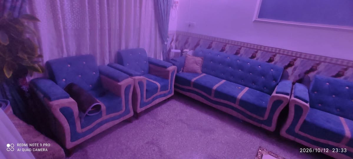 ديوان ٧م • نظيف • كشن مكسور