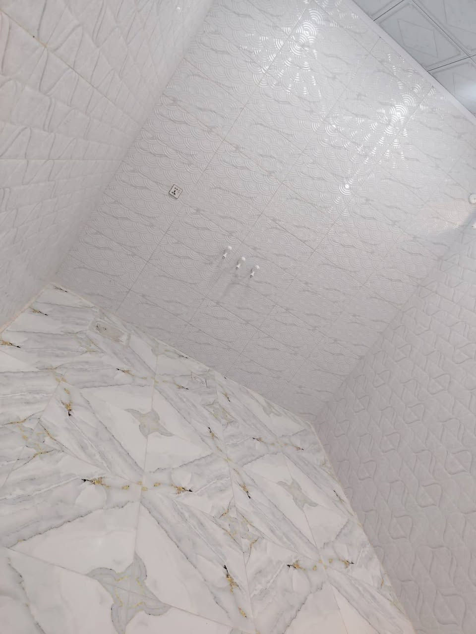 دار مساحه 100 متر للبيع بناء جديد طابوق نهروان صب كونكريت مركزي سيراميك بورسلين كرانيت سقوف ثانويه خدمات كامله شوارع واسعة والسعر 46مع المجال زراعي حي ميسان خلف سكله الكرعاوي استفسار اكثر *********** مشروط بناء جناي صب نزالات وجسور
