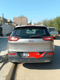 جيب شيروكي موديل ٢٠١٥ / بأسمي / رقم بغداد جديد / سنويه نافذه لغاية عام...