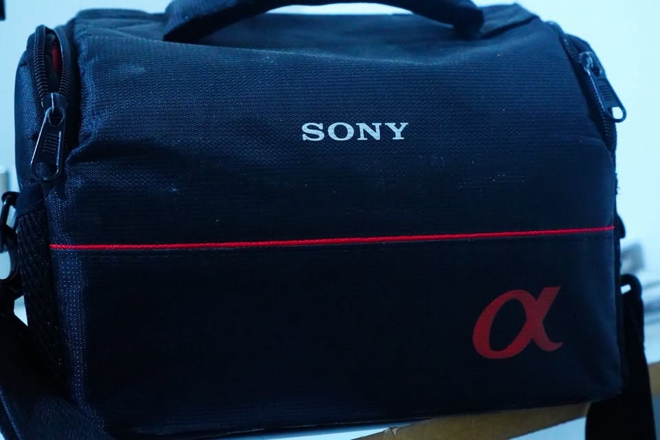 البودي (Camera Body): سوني Sony a6400 (ماشي شتر15k ونظافته 98%).
2. العدسة (Lens): سوني زووم Sony 28-70mm f/3.5-5.6 OSS.
3. مانع الاهتزاز (Gimbal): رونين DJI RSC 2 بكامل ملحقاته وكارتونه.
4. الذاكرة (Storage): رام SanDisk 64GB سريع ومخصص لتصوير الـ 4K.
5. معدات الصوت (Audio): نك مايك (مايك ياقة سلكي) من شركة BOYA المعروفة.
6. الحقائب (Bags): جنطة خاصة بالكاميرا + جنطة خاصة بالرونين.
7. صيانة وتنظيف: عدة تنظيف كاملة من شركة Canon

سعر مليون ونص 
***********
ديالى

نص مكتوب في الصور:
- 6:13 Messenger 2 من 7
- 6:13 Messenger 1 من 7