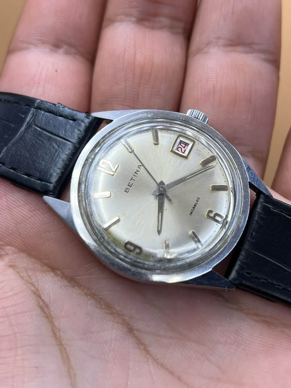 ساعة بيتينا سوسري إنتاج ستينات نصب تكويك قطر واسع 36 ملم منفذ شهري نظافة جيدة ……***********
