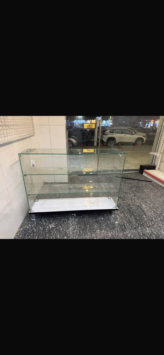 للبيع الفتاترينه قياس ٣٠في١٠٠ ارتفاع ٩٠ بدون سلايد المكتبة قياس ١٢٠ في ٢٠٥ مع سلاد
والستانات عليك ٢ أبيع شلع ٢٥٠ ألف مكان شارع الصناعة *********** غير متواجد ع فيس واتساب

نص مكتوب في الصور:
- ايفان اسيا 1 2026/9/26، 9:56 م رد