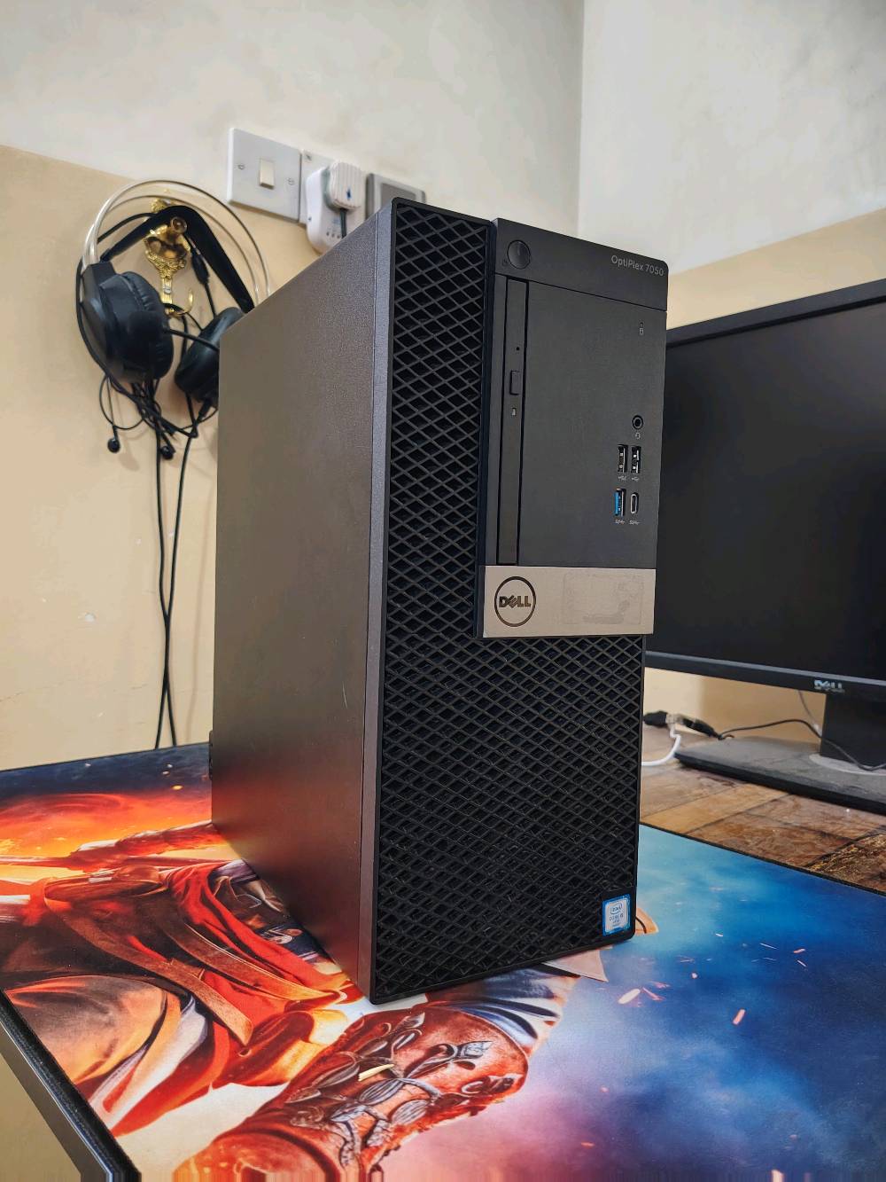 كيس حاسبة للبيع 
مواصفات

Inno3d Gtx 1650 4gb كرت شاشة
 Intel I5 6500 معالج
16gb ddr4 3200mhz lexar رامات
128gb ssd تخزين
WD 1tb hdd 
Dell OEM مذربورد
Dell OEM بورسبلاي

وياهه ماوس وكيبورد وماوس باد وهارد ssd خارجي