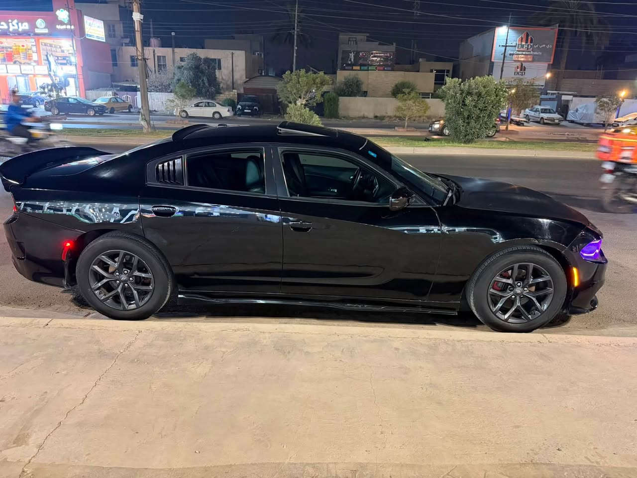 السلام عليكم
جارجر موديل 2020
SXT PLUS
فتحة كشنات جلد
تدفئة تبريد بالكشنات
كشنات خلفية تدفئة
ستيرن تدفئة 
وباقي المواصفات المعروفه 
السيارة ماشية 70 الف ميل
تخم تاير جديد جواها
حادثها موضح بالصور 
جاملغ وبنيد وصار بيها بارد بالجاملغ الخلفي
السعر ب ١٨٥ وبيها مجال
***********
مكاني بغداد حي الخضراء
