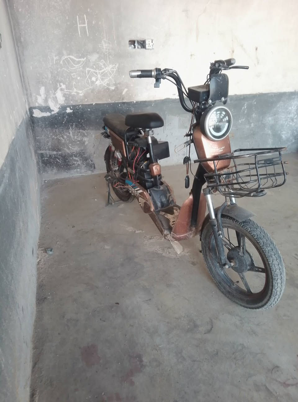سلام عليكم عندي باسكل شحن محتاج بطاريات وشاحنه جديده كهرباءيات جديده دبل شاير بك خلفي ولايت امامي جدد. سويج و بصنع
 السعر 85بي مجال ***********
