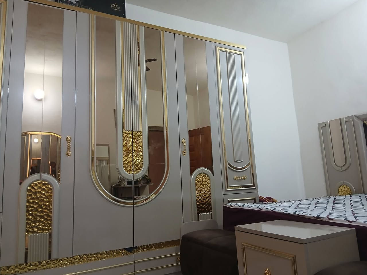 غرفه خشاب للبيع 
السعر ... مليونيين 
رقم الهاتف ...***********
