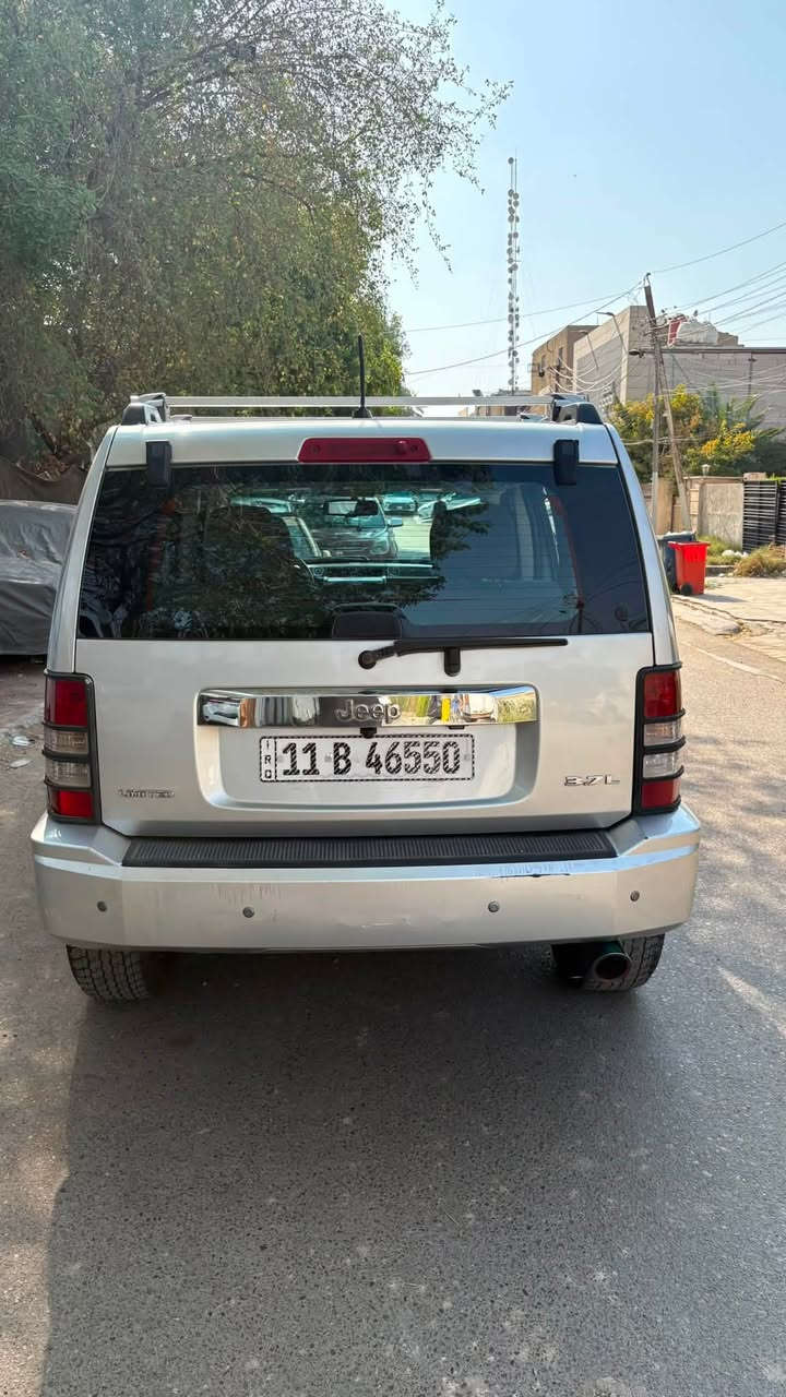 السلام عليكم
جيب ليبرتي 2008 وارد امريكي لمتد
ماشيه ٩٠ الف ميل
السياره تو ويل 
حادثها بامريكا باب خلف السايق ومصبوغه صفحه كامله مخاوات وطاك ايرباك البرده الخلف السايق
صدر امامي خلفي جديد
مزروعه عليها عدسات 
شاشه اندرويد
لاغي الدبه علمود الصوت مال اكزوز
سياره نظيفه ومتعوب عليها 
السعر ١٠٠ ورقه وبيها مجال
***********
ابو علي
