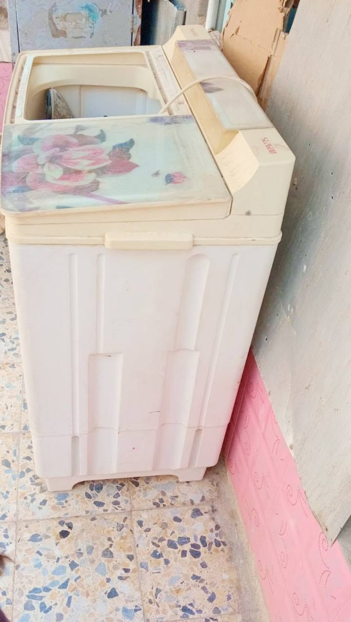 للبيع غسالات حجم كبير وحجم وصط
شرط الشغل الشراي يتصل  ***********

نص مكتوب في الصور:
- Spring