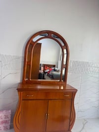 ثلاث قطع • خزائن • تصفية