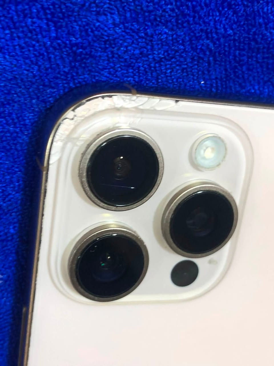 iPhone 16 Pro Max📱
🔵(للبيع او مراوس مع iPhone 17 Pro Max)🔵
✨اللون: Desert Titanium – تيتانيوم الصحراوي
 💽 الذاكرة: 256GB
🔋 البطارية: 94%
📱 الشاشة: Soft OLED نوعية ممتازة
📸 الكاميرات الخلفية: أصليات، مبدلات من جهاز ثاني
❌ Face ID: متوقف
⚠️ الظهر: مكسور وبيه شخوط
⚠️ الشاصي: بيه ضربات خفيفة
✅ باقي الوظائف: كلهن شغالات وعلى الفحص

التواصل 📞 ***********
📞او خاص او واتساب 
📍بغداد /البلديات
