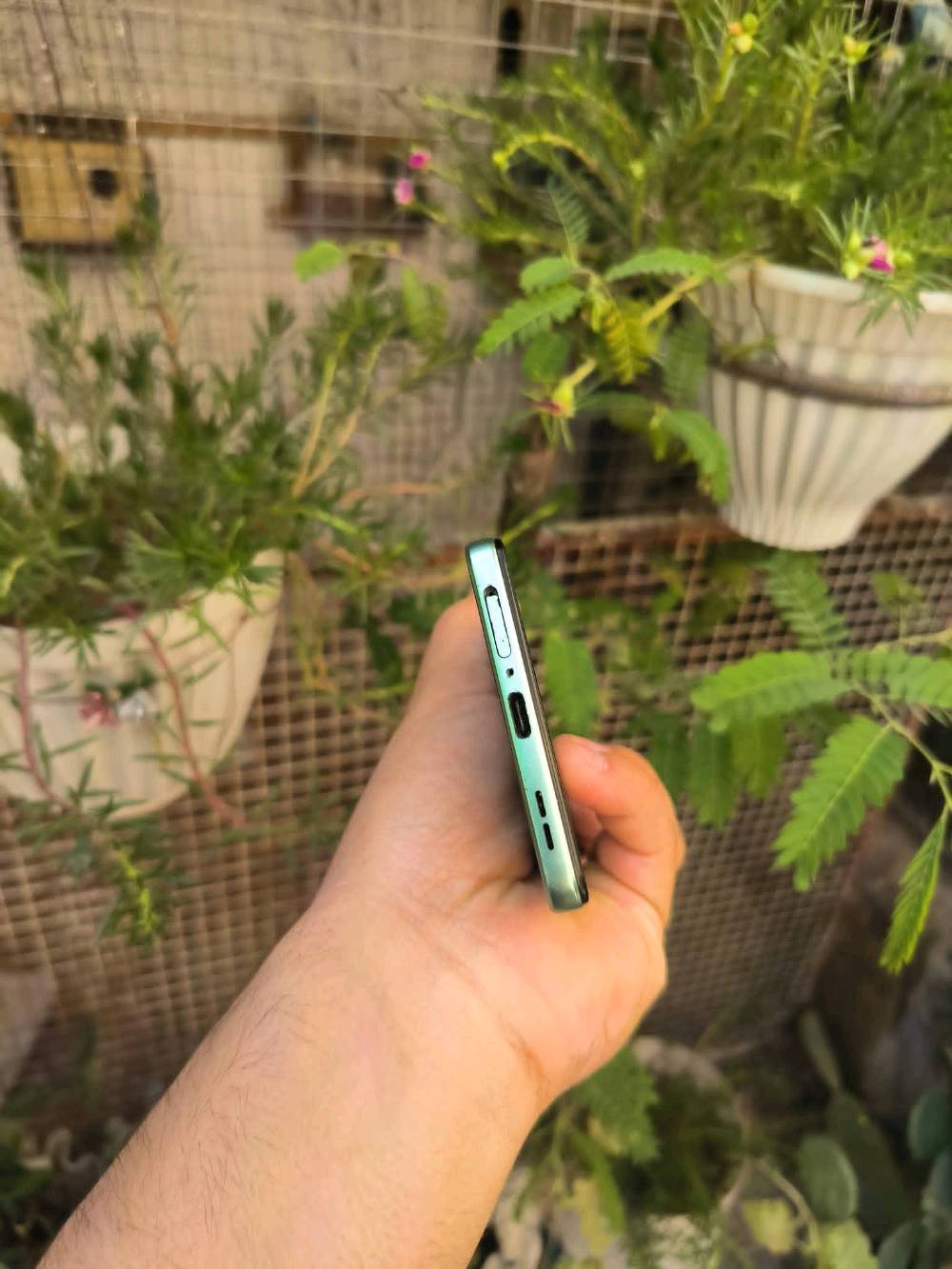 بوكو F4 5G • ١٦/٢٥٦ • شحن ٦٧ واط