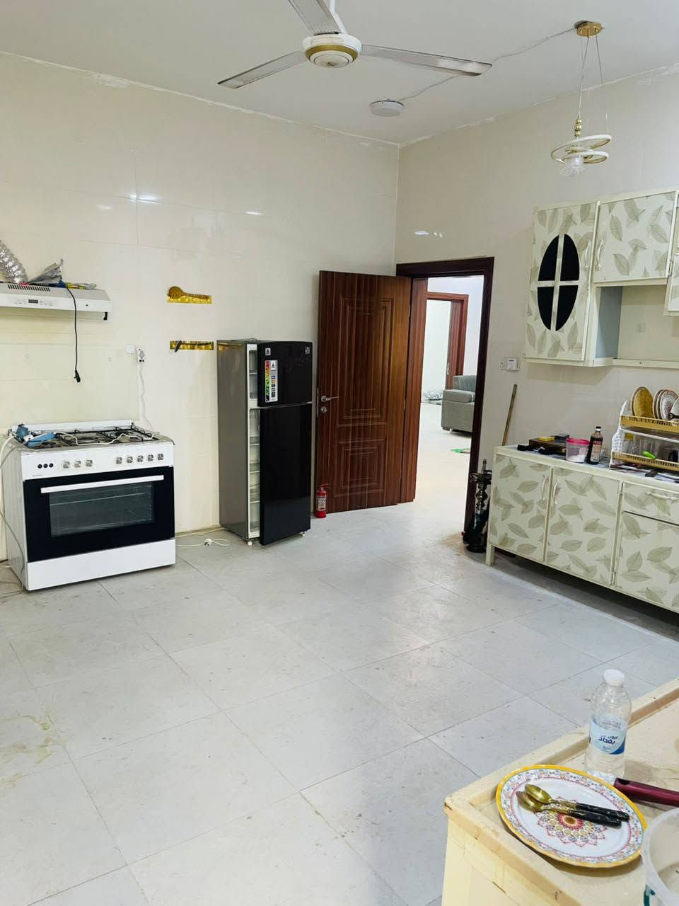 بيت للإيجار في مجمع الزهور السكني
🔹 البيت مؤثث بالكامل
🔹 جاهز للسكن فوراً
📍 الموقع: مجمع الزهور السكني – خلف جامعة السراج 
💰 الإيجار: يُحدد عند التواصل
📞 للاستفسار والتفاصيل: مراسلة الصفحة أو الرقم ***********.
