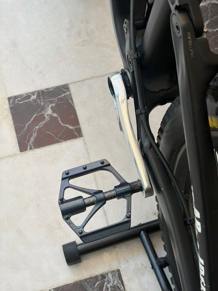 السلام عليكم
للبيع TREK REMEDY 9,8🌟
المعدن كاربون 
حجم الفريم M
حجم التاير 27،5 
كروب سيت SRAM GX 
الكرنك SRAM GX chrome custom
الدبل الامامي ROCK SHOX PIKE 
الدبل الوسطي ROCKSHOX DELUXE
بريكات SLX دبل بستم 
ويل خلفي DT SWISS M1900
ويل امامي ROVAL
بطيخات DT SWISS 370
تاير امامي SCHWALBE 
تاير خلفي MAXXIS MINION DHR 
ستيرن BONTRAGER كاربون 
قبضات RACEFACE
رگبه FOX 
بوري سرج دروبر تحكم ستيرن BONTRAGER 

للتواصل/***********☎️
مكاني بغداد زيونة 710📍
يتوفر توصيل جميع انحاء العراق🚚
