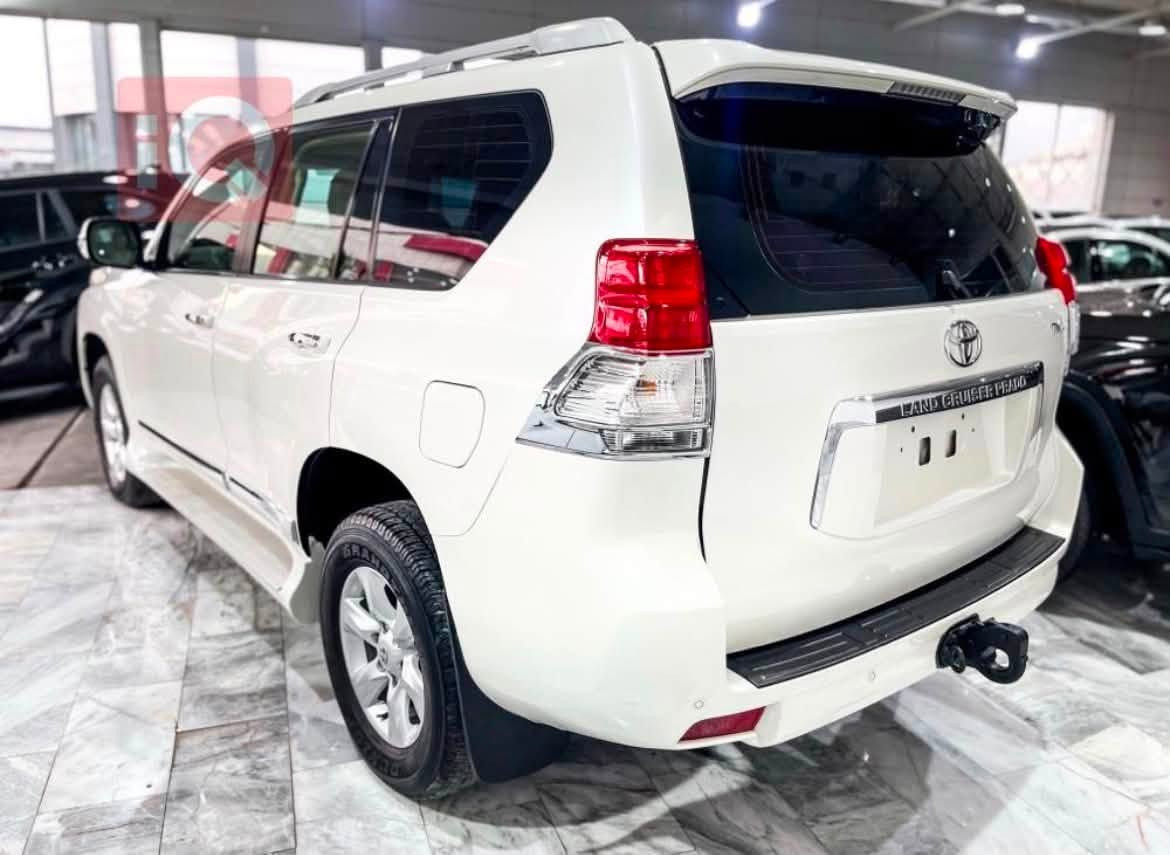 V6   2012 موديل (209,000 KM ).   
 سعر $ 258
فول موصفات مكينه ٦ سلندر 
رقم( اربيل )تحويل و وكالة بشرط 
-ثلاجة 
-سلايت 
-بصمة 
-حساس و كاميرا امامي و خلفي 
-تبريد ثلاث قطع 
- سبع مقاعد 
سيارة فول فول بدون دعم و صبخ بيها مكان بسيط تعديل بارد + گير و مكينه بشرط 
رقم : ***********  عنوان : دهوك
