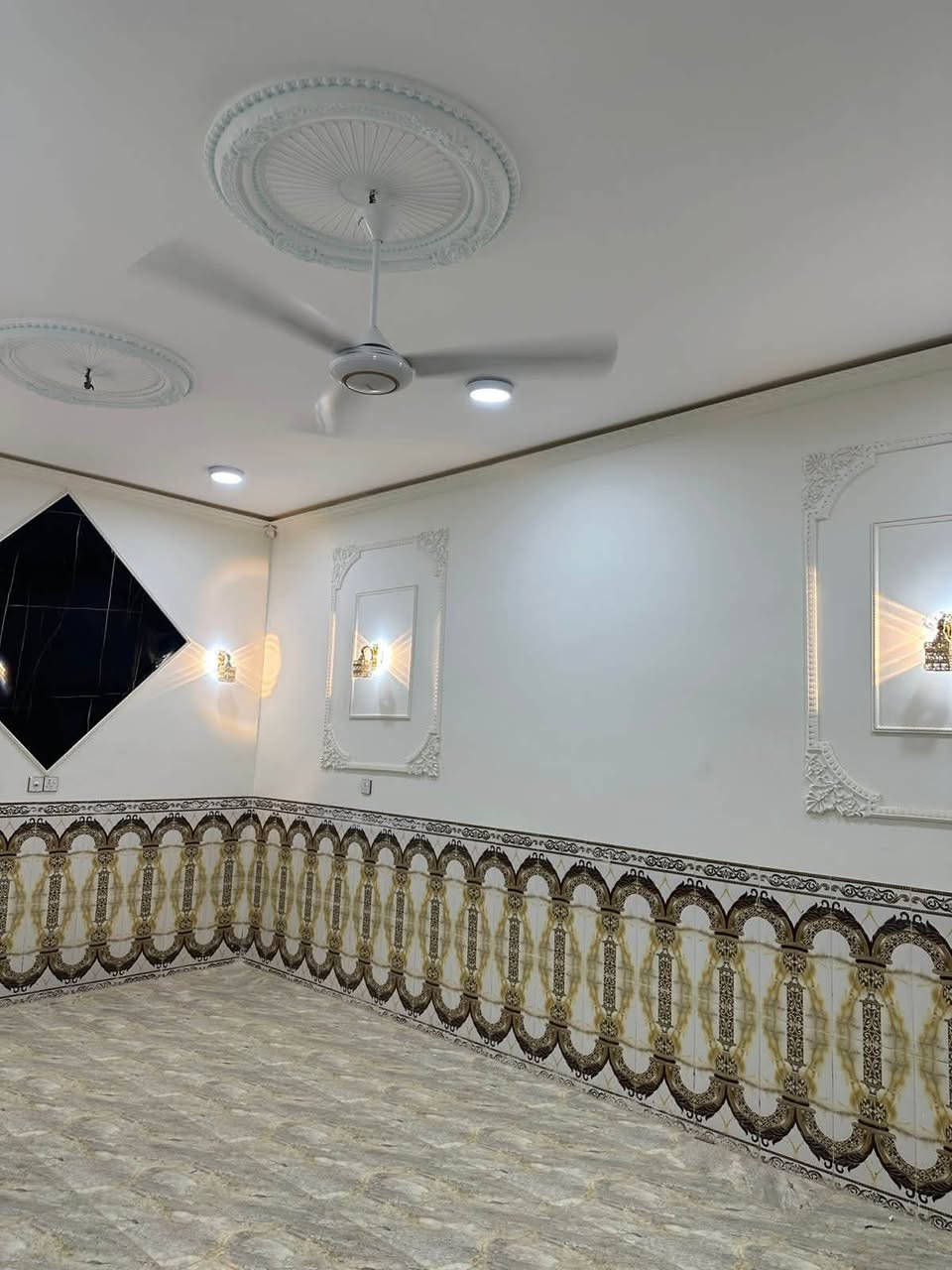 ✨ مشتمل معزول للبيع في حي الجبيرية الثالثة ✨

📍 الموقع: حي الجبيرية الثالثه / قرب الحدادين   

📐 المساحة: 150 م²

📏 الواجهة: 7/5 م

📏 النزال: 20 م

🛏️ التفاصيل:

▪️ 3 غرف نوم غرفتين جوه وحده فوك

▪️ صالة + استقبال جوه وفوك

▪️ مطبخ جوه وفوك

▪️ حمام داخلي وصحيات خارجية والفوك كذالك

💰 السعر: علق بكلمة (تم) ويوصلك السعر مباشرة

📞 للاستفسار والتواصل:

👤 مظهر حاتم

📱 ***********

📍 مكتب وطن للعقار
