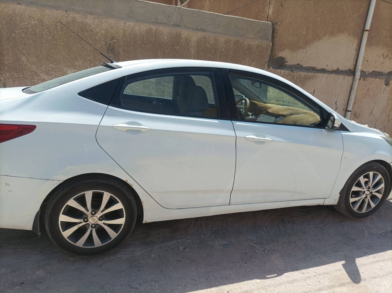 سياره اكسنت موديل 12وارد خليجي محرك 1600
تبريد ثلج حداديه جديده رقم قادسيه دولي ابسم عمي بيها بس جاملغ واحد 
مكان نجف محرك  
ا *********** سعر 85او بيها مجال
