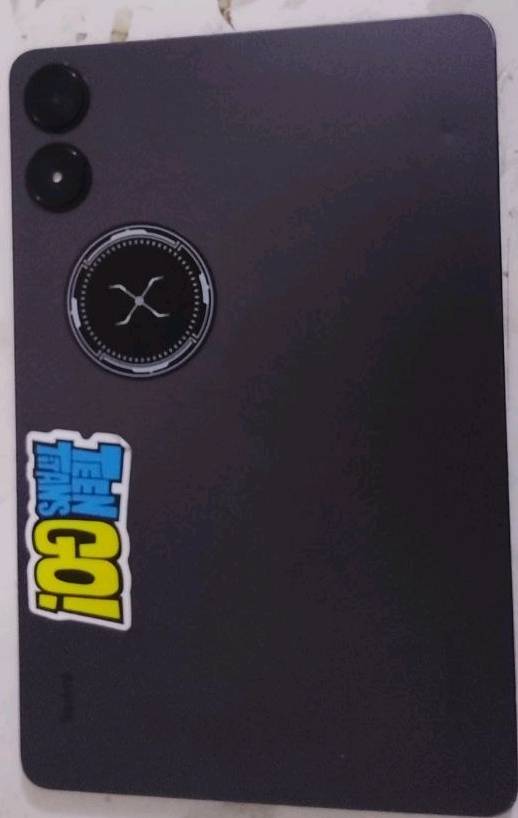 Redmi pad pro|القوي من تشاومي،  ريدمي باد مستعمل بحاله ممتازه فقط كسر بالشاشه موضح بالصوره، بذاكره 256 مع رام 8gb ملحقاته ﴿كارتونه، شاحنه بقوه 100 واط، فريز هديه ل لاعبين الجيمنج، گفر﴾، معالج snapdragon 7s gen 2 معالج جيد جدا بالنسبه للاداء اليومي والالعاب، حجم الشاشه 12,1inch وبمعدل تحديث 144hz، صوت قوي يحتوي على اربع سماعات (ايباد قوي للدراسه والالعاب ولمشاهده الافلام يعني بختصار جوكر) سعر 230 وبي مجال سبب البيع مااريد اطببه تصليح الباد ماشام مركز الصيانه ع حالته ابيعه