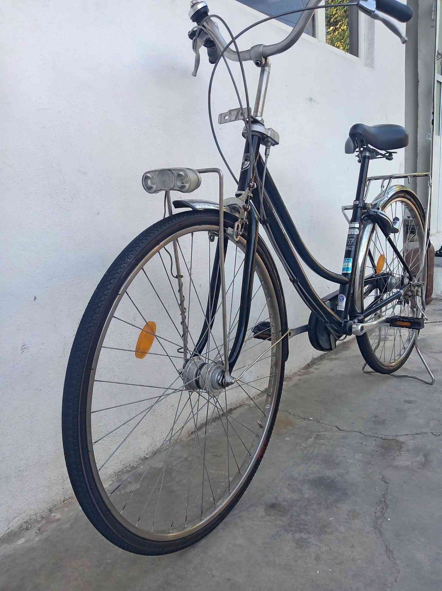 🚲🔥 بايسكل ياباني حجم 27 للبيع 🔥🚲 
 ياباني نظيف  لوك مال حاويه ✨
🔧 المواصفات:
⚙️ وياله استيل والچاملغات استيل
⚙️ گير 3 نمر
💡 حساس دبل عدسة
🔐 قفل مركزي
⚡ تقفل التاير اخلفي ينقفل ويا الستيرن🆕 
🔗 البايسكل قايش بدل الزنجير
🚲تايرات جدد  نوعيه فيتنام 🇻🇳
💵 السعر 200 قفل.  جماعه  190 لاتعلق 
💯 نظيف وجاهز للاستخدام 🚲🔥
📩 للاستفسار مراسلة ***********
