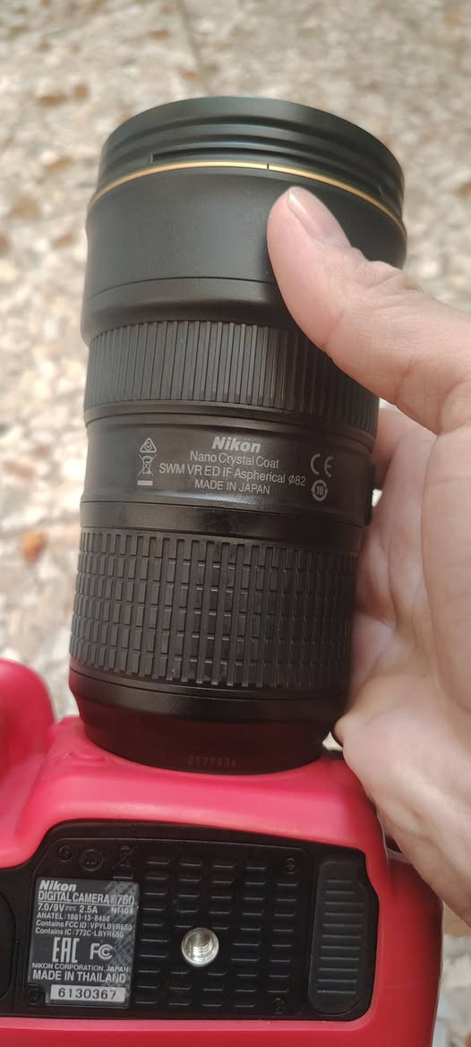 للبيع للبيع 🌹🌹 
الاحترافية nikon d750 فول فريم كاميرا جباره نظافه 100 شترها 19k.. ملحقاته 2 بطاريات اصليه جيلاتين لون احمر 🙏🙏 سعرها 900 الف 
عدسه حترافية nikon 24 70 الاصدار الثاني فتحه 2.8 كامله ملحقاته نظافه 100 عدسه جباره سعار 750 الف 
مكاني نجف *********** 
توصل ماعندي تجي تفحص اذا مو نفس الجديد لاتاخذه 🙏🙏 النجف, العراق
