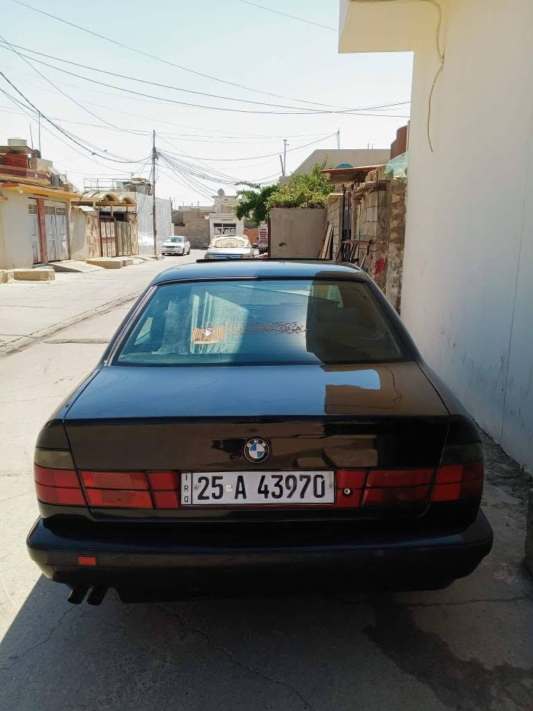 بي ام موديل 1991 وارد يابان محرك 525
كبس كير توماتيك فول مواصفات تبريد ثلج 
تايرات جديد صدر جديد ABS قفل مركزي 
سلايت جامات كهرباء كشن جلد سقف سلايت بجم عريض بدون ضربه صبغ عام جماليه 
سنويه مشروع وطني باسمي شرط تحويل 
كوبون بنزين بيهه 
مكان سياره كركوك 
سعره.  55
*********** كركوك, العراق
