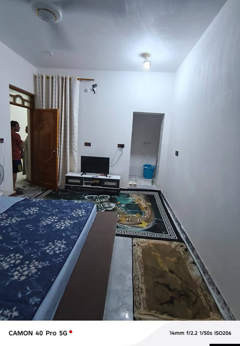 بيت مساحته 120 متر زراعي طابقين الطابق الاول يحتوي ع غرفه وصاله واستقبال ومطبخ وصحيات الطابق الثاني بي 4 غرف وصاله وصحيات بناء طابوك صب كونكيرت العنوان السديناويه قرب التفاح الاخضر للاستفسار الاتصال ع الرقم ***********
