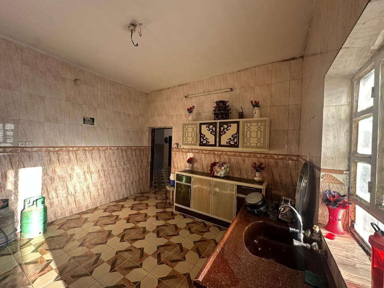 [[بسم الله الرحمن الرحيم]]
🏡     🏘      🏚 

#يوجد_بيت_طابق_ونص_للبيع

#العنوان  الفلوجة 
#المنطقة حي الشهداء // مقاطعة 23 الف

✅المساحة : 250م
⬆️ الوجة : 12.50م
🏞️النزال : 20م
 
غرف 3
استقبال 
صالة 
مناور 
مطبخ
صحيات 
الارضية سيراميك 
الجدران سيراميك 

                       #بناء 🧱 : طابوك 
      
     #شارع 🏞️⬆️⬆️ : 10م نافذ ع شارع 20م كامل الخدمات من اسواق مدارس 

  #السعر_محدد_من_قبل_البائع 
    
        
        ⚖️⚖️   نوع الملك : طابو صرف تحويل مباشر  🏙 

            #السعر💰💸:  85 مليون وبي مجال

__________________________________

للأستفسار⛔🖲️ : مراجعة 
🥇#مكتب_الرافدين_للعقار 🥇
العنوان شارع المنجزات تقاطع جامع التقوئ مجاور محطة المتميز المركزية لغسيل السيارات 🚗🚖
__________________________________

#ملاحظة//📋📑 اذا لديك عقار تريد تعرضة للبيع او تريد تشتري عقار قم بمراسلة الصفحة او اتصال على لارقام الموجودة+ واتساب
            
         #للأتصال_او_واتساب 📞  ***********
         #للأتصال_كورك.   📞.      ‏‪***********‬‏

#بيع_وشراء_الدور_السكنية_والزراعية_العقارات_في_مدينة_الفلوجة #مكتب_الرافدين_للعقار_بيع_وشراء_العقارات_بسعر_مناسب
#عقارات_الانبار_الفلوجة
