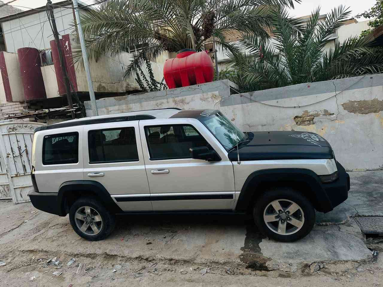 جيب كوماندر للبيع موديلها 2008 رقمها بغداد
كشرها مثل ما موضح بالصوره وداخلها هم جديد 
3 قطع تبريد 7 راكب .... يحتاجلها فقط مكينه ابيع على هذا الوضع حجمها 3700 يعني بس خلي مكينه وباقي السيارة شغاله..... السعر 53 وبيها مجال 
مكاني بغداد اتصل *********** بغداد, العراق
