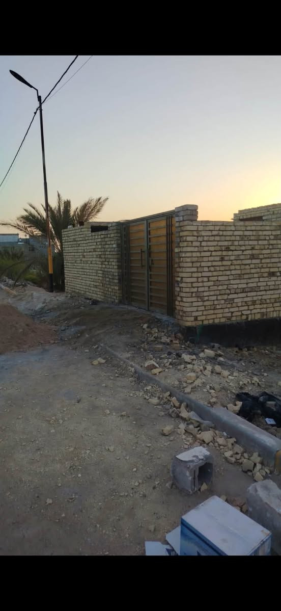 ياالله
هيكل للبيع  /سند  25 مشمول باتطويب تنازل بسم المشتري  او مراوس حسب القناعه 
لاساس كونكريت السقف عكاده 
المساحه 165 متر.  خريطة البيت حلوه 
غرفه / صاله / استقبل / مناور / صحيات داخليه خارجيه 
العنوان حي لامين  داخل مجمع سعيد  
السعر 38  مليون وبي مجال 

لاستفسار *********** واتساب
