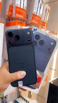 * ايفون📲 17 برو ماكس * اللون نيلي المميز  * بطاريه 🔋100 عدد شحنات 117 ...