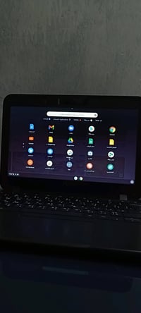 لابتوب أندرويد • بدون بطارية • يشتغل بالكهرباء