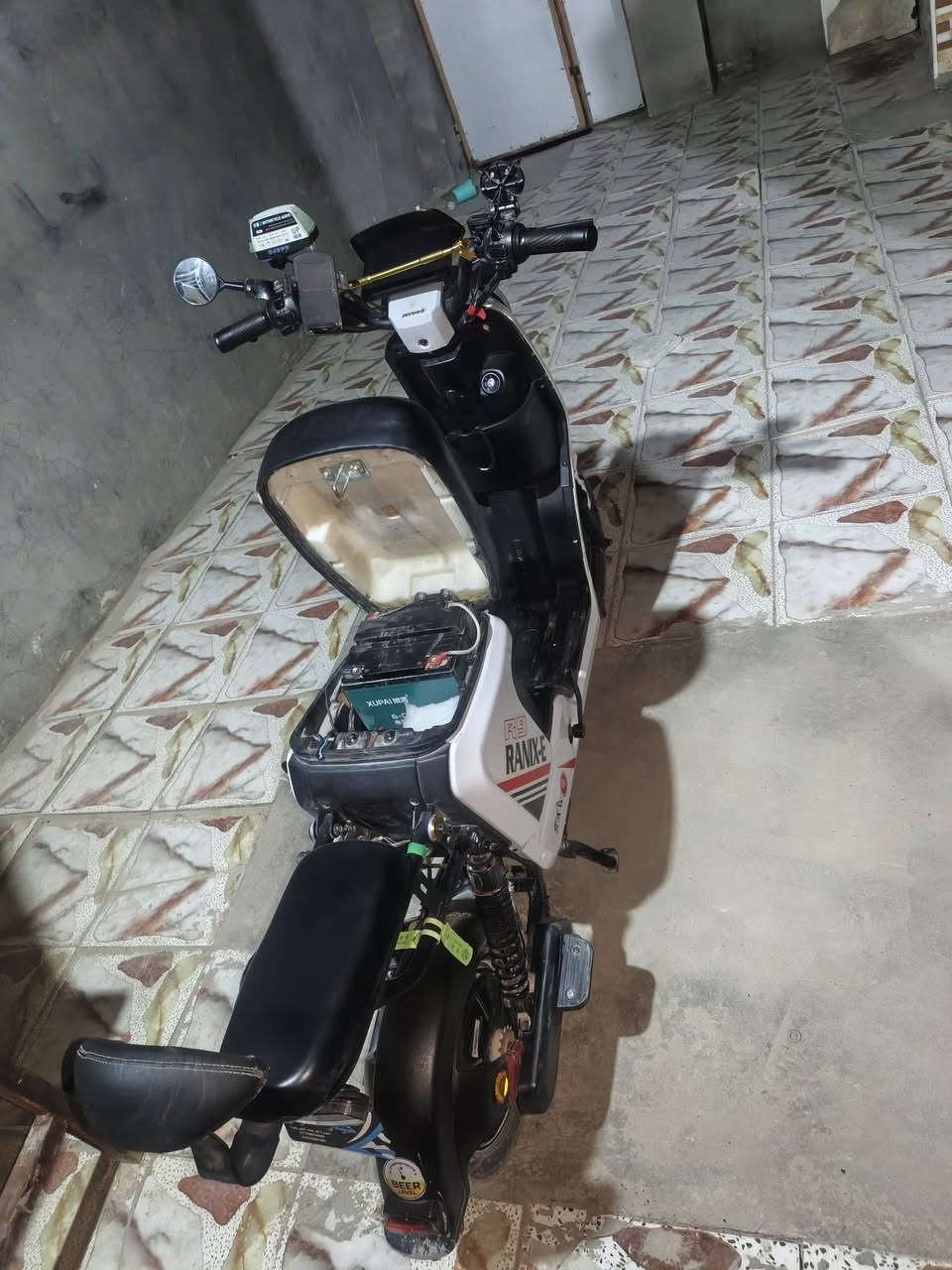 سلام عليكم) 
شباب دراجة شحن للبيع مديل 25 بطارياته بل باكيت 
كهربائية كله شغاله لايت عالي ناصي زنون ماعوزه الدراجه جديده  مكاني نجف ابو صخير السعر 375 وا هاذه رقمي ***********وابي وات ساب
