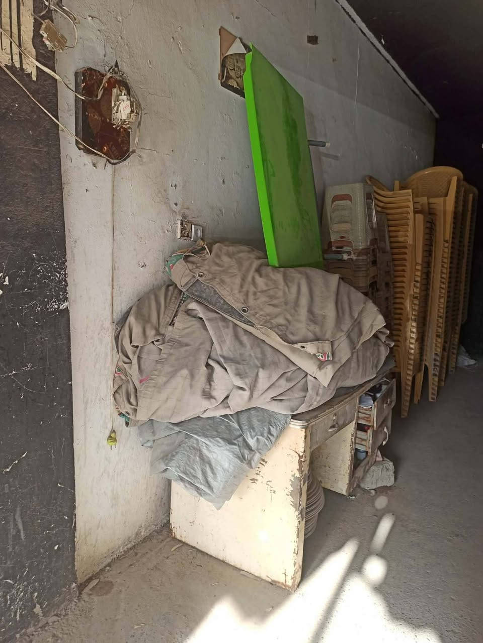 محل تاجير خيم وكراسي للبيع يحتوي على كراسي 128
طبلات  68
صياني 50كبار 90ضغار 
مشاعل كبار 4
صغار 2
قدر 13
ميز طعام 1
خوض كلي 1
قوري شاي 8
صياني كبار 2
جمجمة 3
جفجير 3
خيمة 1
سعر مناسب والاغراض اغلبها نضيفة الاتصال على الرقم ***********
و ***********
