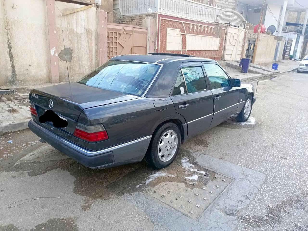 السلام عليكم البيع مارسدس دب 300 موديل 1993 رقم بغداد انكليزي بسمي سياره جاهزه مكينه كير حداديه تخم تأير تبريد مكينه بلاديه سياره بيه كص قماره فقط سياره مكفول من نقل جثه سياره فول فتحي كشنات كهرباي جلد   الهاتف *********** مكاني نجف
