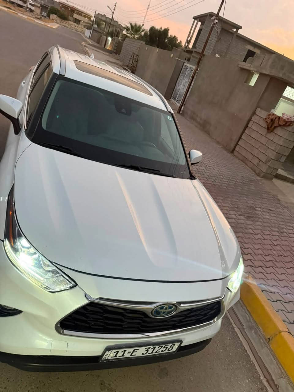 هايلندر  2022 xle
الضرر ورقم الشاصي موضح بلصور

بانزين هايبرد

اللون ابيض

رقم بغداد

فول مواصفات 
سلايد 
كشنات سياحي منفصل جلد
 ويل كب 
شاشه 
7 راكب
بردات جانبيه
لايت زنون 
رادار جانبي 
نقطه عمياء 
تحديد مسار
تدفئه كشنات
صندوق كهرباء
ماسحات اوتو
لايت اوتو

الحادث بنيد وجاملغ بلخارج بيها حادث داخل العراق باب و جاملغ خلفي نفس جه الضرر صبغ بدون تبديل

ماشيه 88الف قابل للزياده 

السعر 25،000$

مكان السياره كركوك ناحيه الزاب 
***********
