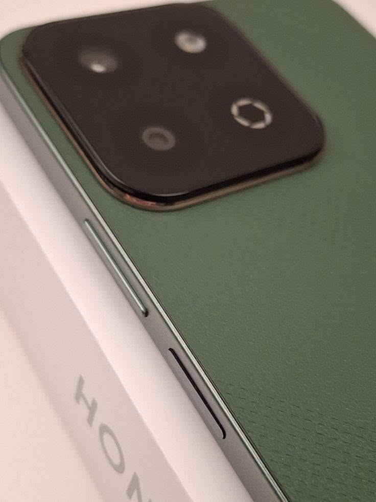 هونر x7c

هلا يابة هاي تفاصيل الجهاز

الشاشة LCD بتحديث الـ 120 هيرتز
الكاميرا 108 ميكابكسل
البطارية 6000 ملي امبير
الشاحن بقوة 35 واط
المعالج Snapdragon 685
الذاكرة 256 والعشوائية 8+8 
نظام اندرويد 14

#السعر 200 وبي مجال 
#العنوان الموصل/برطلة
#التواصل *********** موجود واتساب
