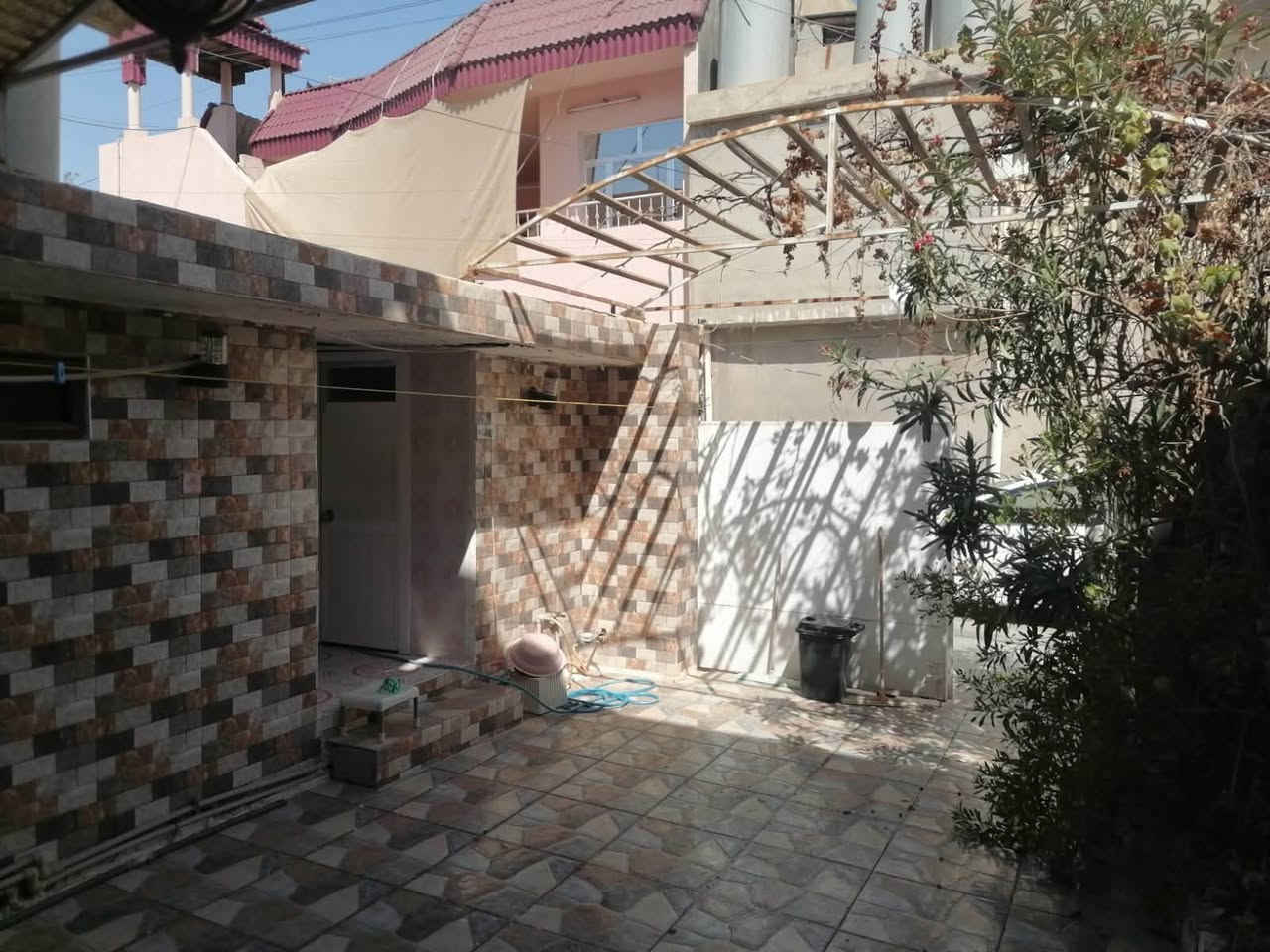 🏡 خانووى دوو نهوم بو فروشتن له گه ره كى ئيسكان كون پشت بلديه

📐 روبه ر :
 ▪️126 متر طابو ملك صرف

✨ زانیارییەکانی خانوو / موڵك :
▪️  2 ژور نوستن - هول - مطبخ  - گه راج
▪️نهومى سه ره وه 2 ژور نوستن - هول
 
💰 نرخ : 130 مليون 

📞بۆ زانيارى زياتر په يوه ندى بكه ن به 
عقارات ستار اكرم بازرگان

*********** ☎️
*********** ☎️

#كركوك #عقارات #عقارات_كركوك
#بيع_بيوت #شراء_بيت #استثمار
#بيوت_للبيع #فرص_عقارية

