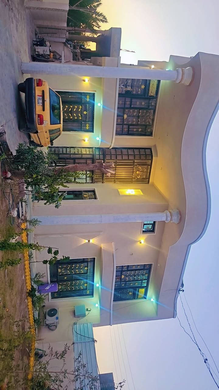 السلام عليكم بيت في التقاطع قرب ملعب هاشم خميس مساحته 425 البيت قاطيين يحتوي على 6 غرف نوم استقبال وصاله ومطبخ وحديقة مثل ما واضح بالفيديو جنس الأرض 117 استفسار رقم ***********
