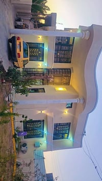 ملعب هاشم خميس • ٤٢٥م • ٦ غرف