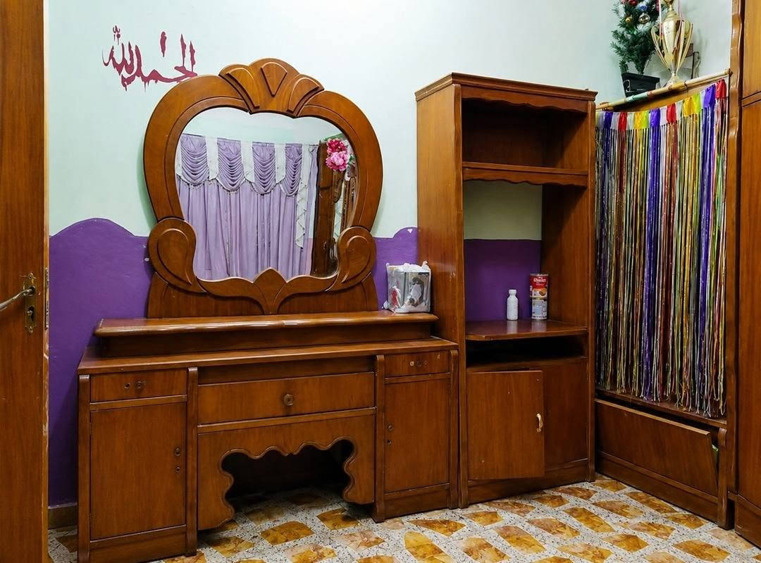 غرفه اخشاب لبيع سعر مناسب محتاج واريَد ابيعهه
رقم الهاتف ***********
