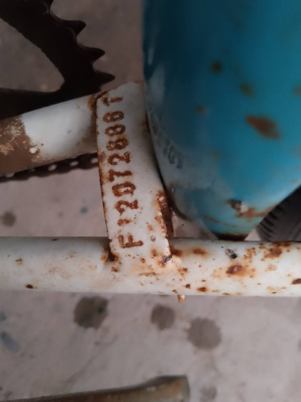 سلام عليكم باسكلات 2 للبيع بس التايرات امبنجرات والاحمر الويل الخلفي بي عواج سعرهن 90 الف وبيهن مجال مكانهن بغداد الطارمية مجمع ابن سينا رقم الهاتف واتساب ***********
