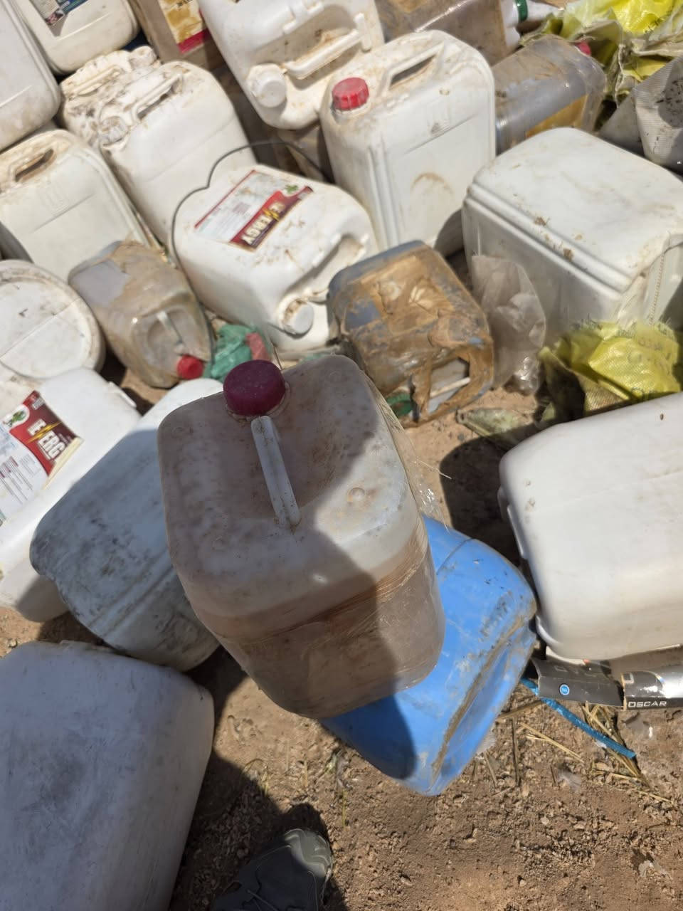 جلكانات للبيع ب١٢٥٠ دينار في كربلاء
دبات (جلكانات)٢٠ لتر الثقيل ۱٥٠٠ دينار للوحده 
دبات ١٠ لتر بسعر ٥٠٠ دينار للواحده 
 ***********
