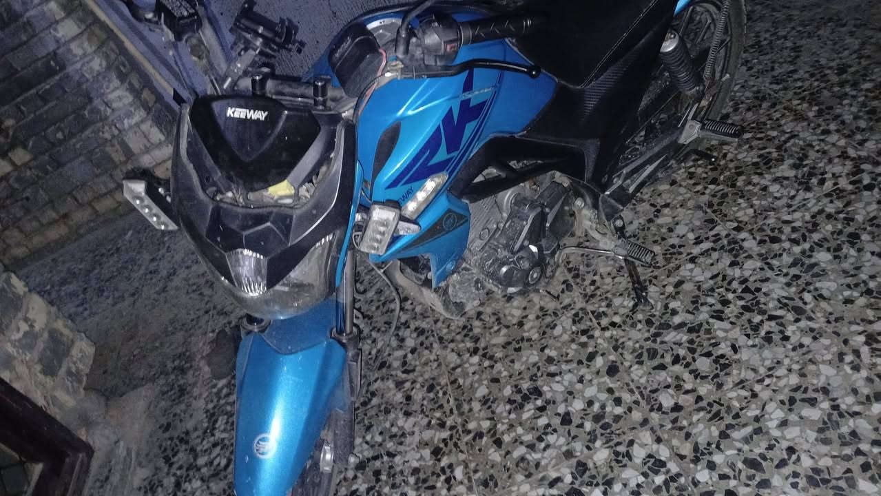 دراجه rk 200 للبيع موديل 24 ماشيه 25 الف دراجه مكفوله شرط محرك برغي ممفتوح بي الدراجه بيها شويه اضافات مرقمه رقمها اربيل تريد وكاله تريد تحويل سعرها مليونين و400 وبيها مجال بسيط للتواصل واتساب *********** او اتصال ***********
