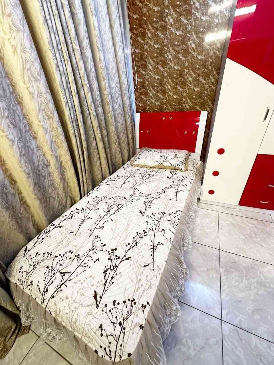 غرفه  تحتوي على خمس قطع من كنتور ثلاث ابواب وسرير يحتوي على مجر داخلي ويحتوي على شماعه ملابس وميز تواليت وطابوريه صغيره
السعر : 500 وبيها مجال 
لتواصل على الرقم الأتي : ***********
غرفه  تحتوي على خمس قطع من كنتور ثلاث ابواب وسرير يحتوي على مجر داخلي ويحتوي على شماعه ملابس وميز تواليت وطابوريه صغيره
