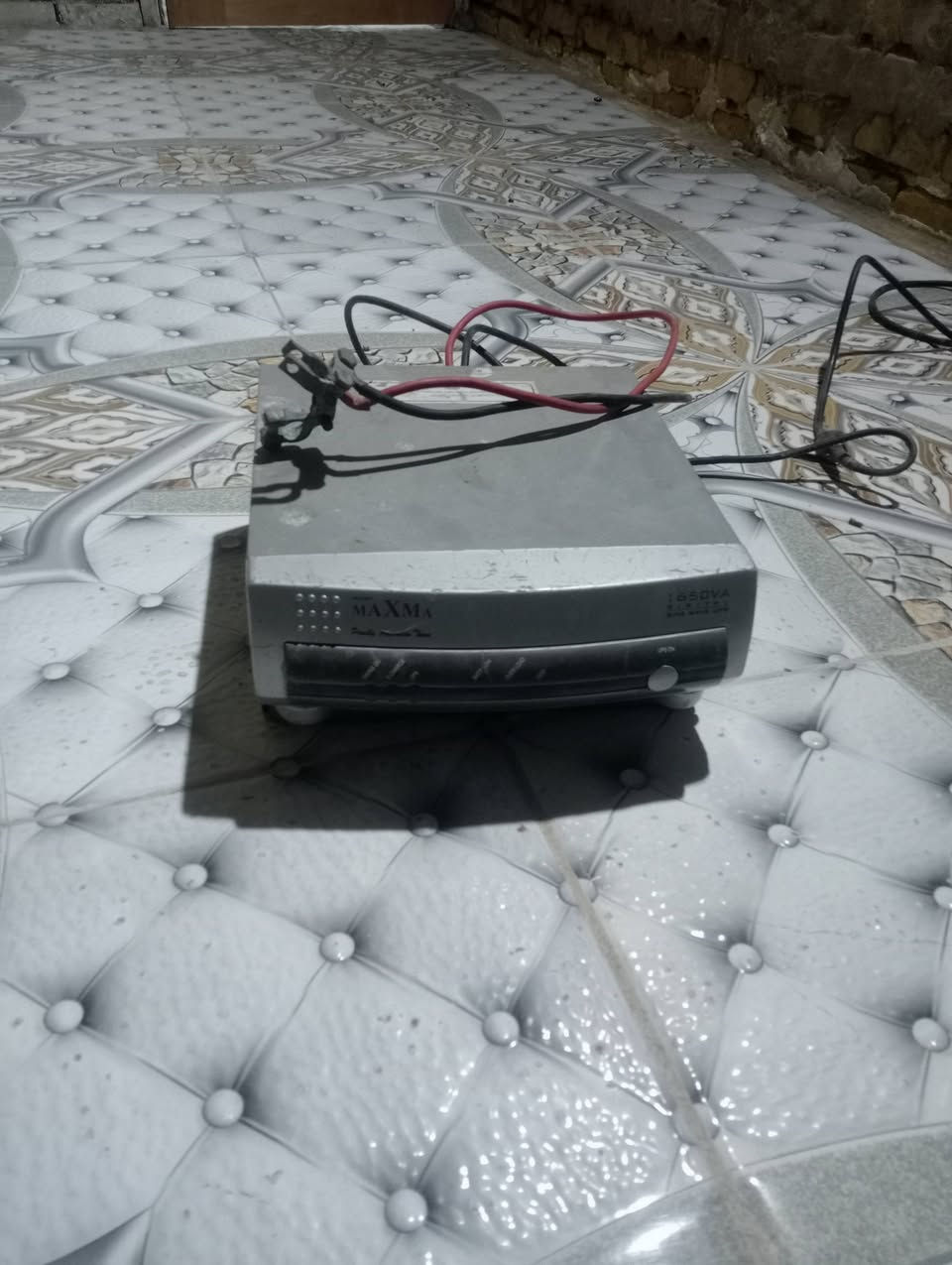 سلام عليكم عاكسه كهرباء 4 امبير  فجه ضلت ما تشتغل ما عرف شبيها بس تشحن البطاريات السعر50 وبيها مجال ***********
