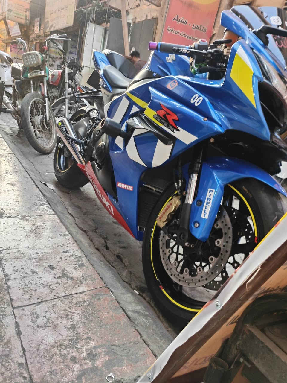 gsxr1000 2016
ABS وارد امريكي

درع حماية

لايت زنون 

مكاتبه فقط

ماشيه 21 الف

***********

نص مكتوب في الصور:
- m94tm