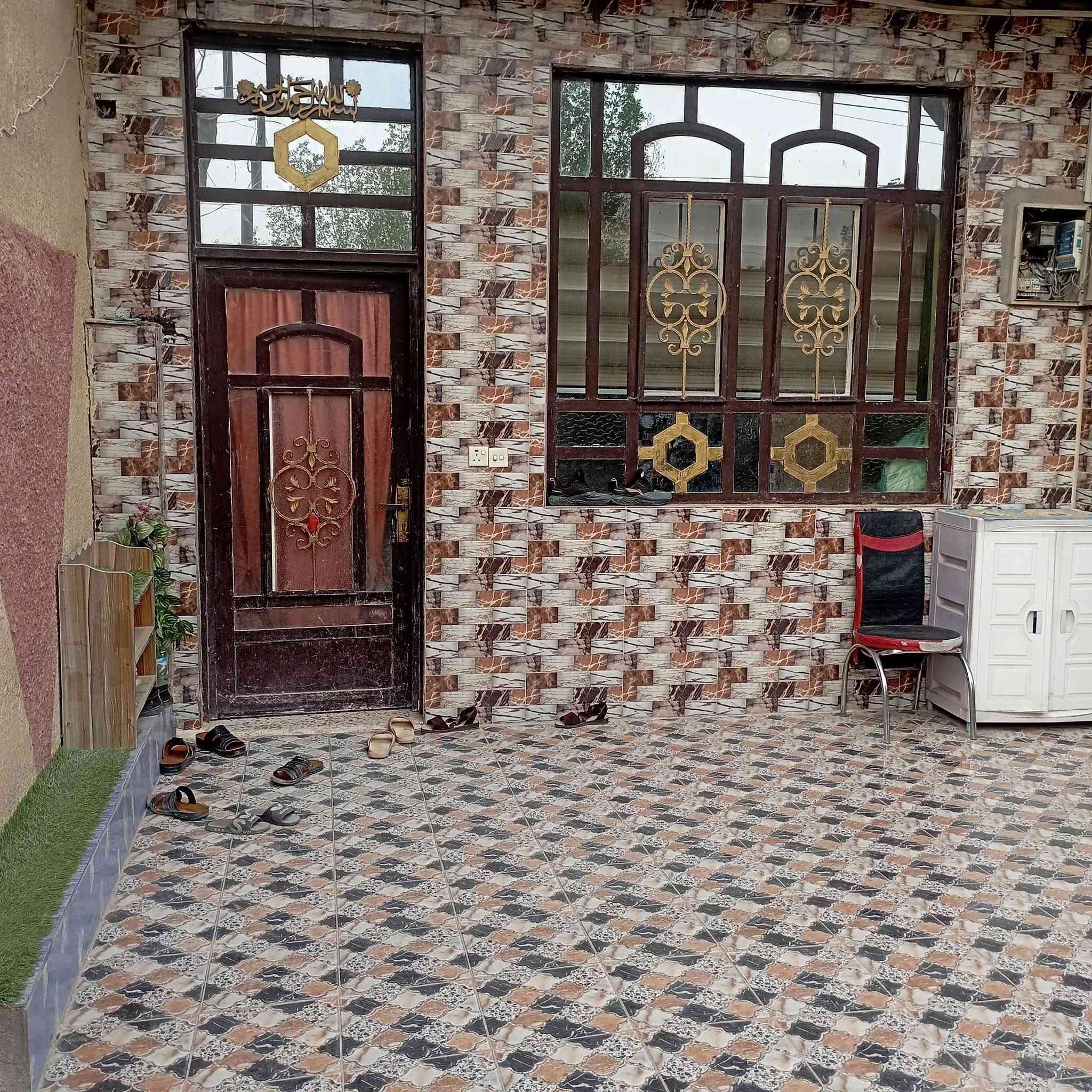 بيت طابو صرف 200متر  طابقين اربع غرف نوم صاله استقبال صحيات  ثاني قطعه عن شارع 80 أمام ساحه خظراء  سعر العقار 260   للاستفسار اكثر الإتصال على الرقم التالي ***********
