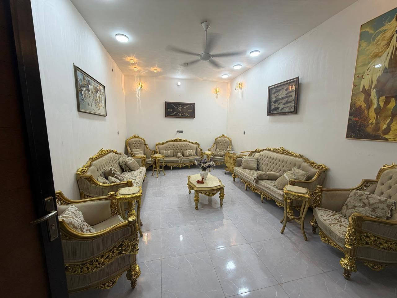 دار للبيع مدينة الصدر قرب مجمع السلام السكني  بي وصل الطابو من البلدية زراعي الناصرية الجديدة بنزلة الروف الدار يصير ركن اذا يتبلط الشارع والشوارع ع باب تبليط بناء سنة 2025
عمر البناء اقل السنة شغل نضيف السقف (كونكريت ساقط) ( ارضية بورسلين) 
( المائيات دفن) ( انارة جيدة وجدارية)
بناء طابوق طابق واحد
غرف 2
منور 2
صالة
ديوانية
مطبخ 2
السعر 70 مليون 
رقم الهاتف ***********
