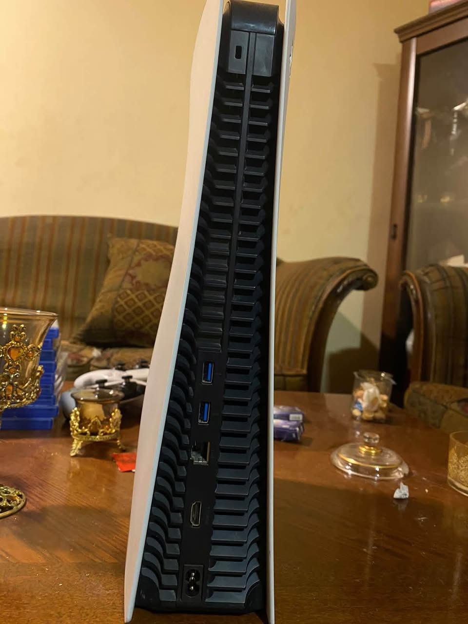 PS5 • ٨٥٠جيجا • مع يدين