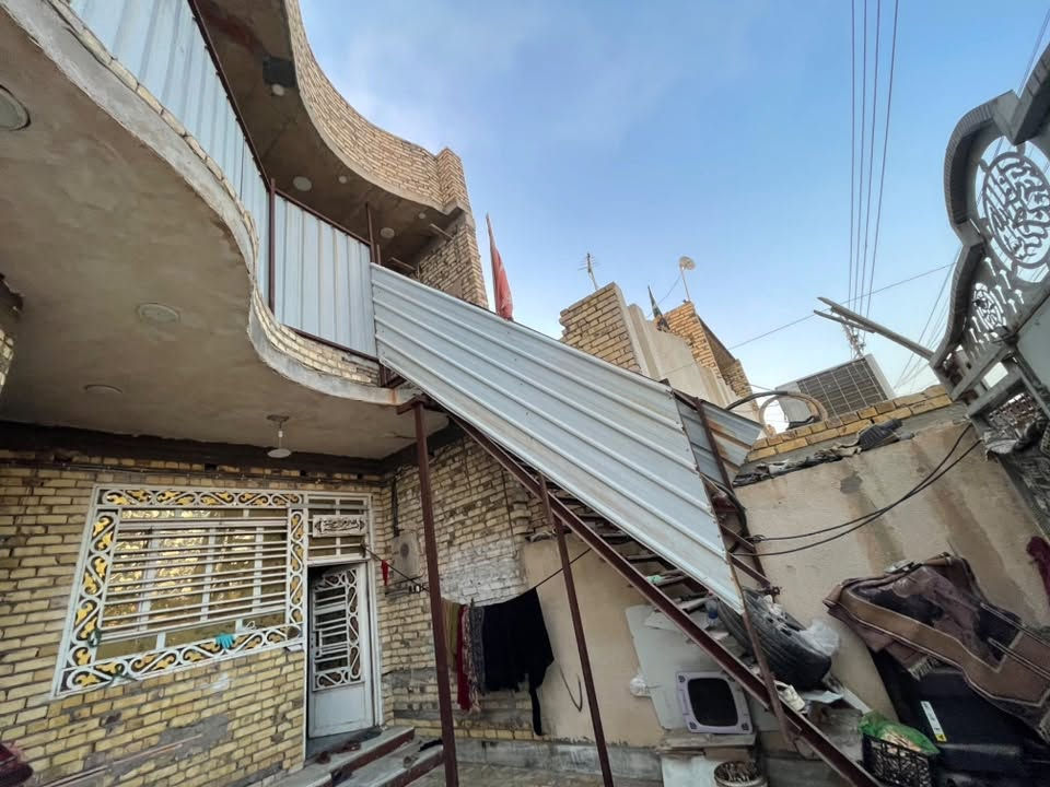 سلام عليكم درج خارجي للبيع عدد البايات ١٩ بايه تجي وتقيمه ويخدمتك مكاني ميسان العرضات ***********
